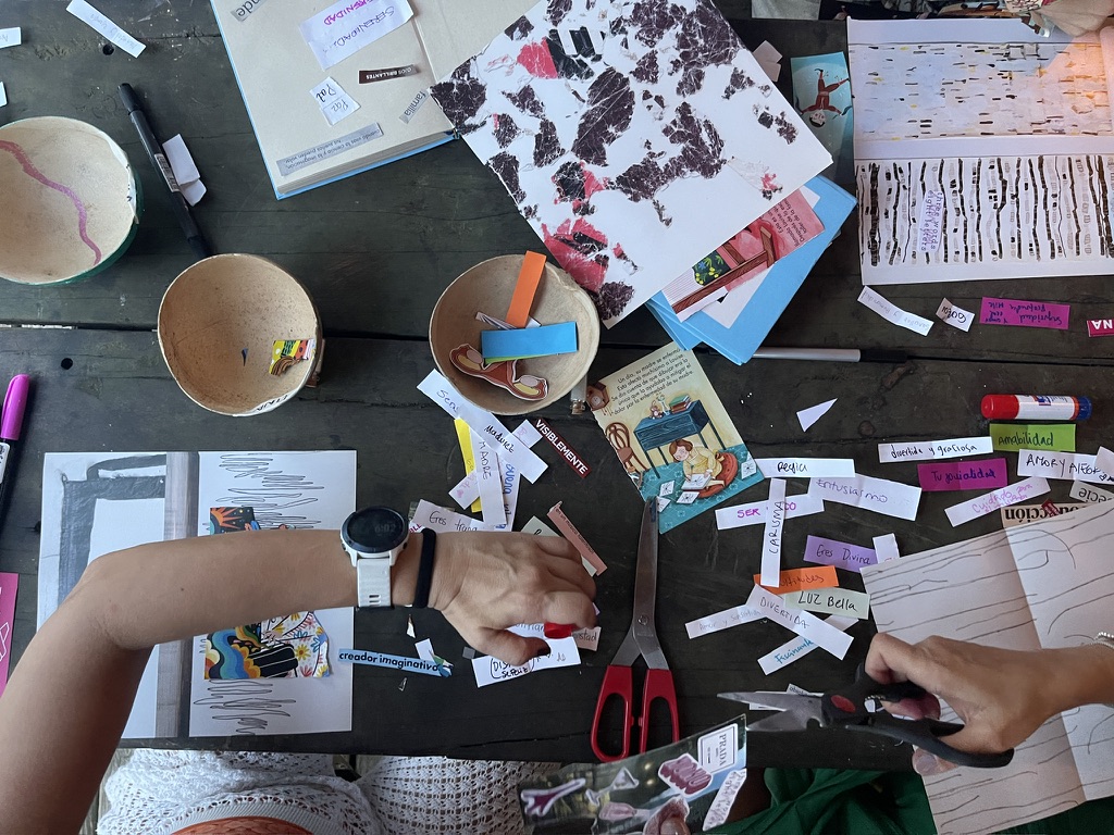 Taller de collage y palabras creativas